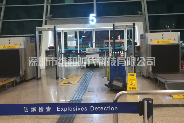 維和時(shí)代安檢門(mén)廠家為深圳機(jī)場(chǎng)汽車(chē)站供應(yīng)金屬探測(cè)安檢門(mén)[圖]