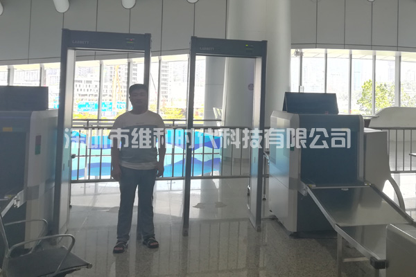 維和時(shí)代安檢門廠家為深圳蛇口港及印度客戶提供金屬安檢門及13臺(tái)X光機(jī)[圖]