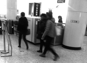 沈陽女安檢員帶刀刺傷乘客事件引起劇烈反響[圖]