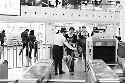 上海地鐵安檢機(jī)檢測過程圖