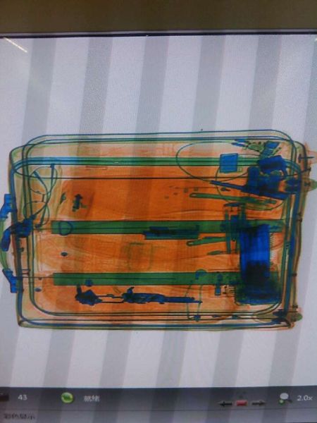 旅客逃避機場安檢門檢查 鞋內藏金屬仿真槍管被查獲