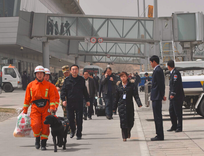 維和時代SD品牌車底檢查鏡應用于西部機場集團