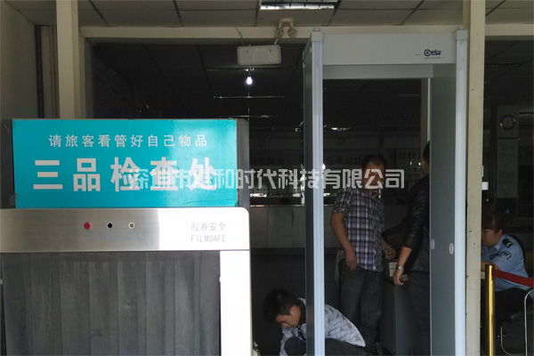 火車站使用HI-PE安檢門檢查現(xiàn)場(chǎng)案例