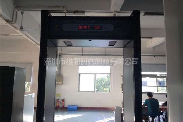 過安檢門時有些小緊張