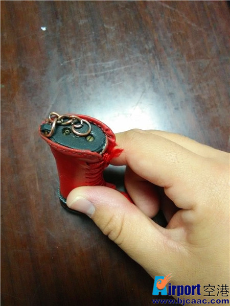 X光機火眼金睛！阿克蘇機場安檢查處各式玩具打火機[圖]