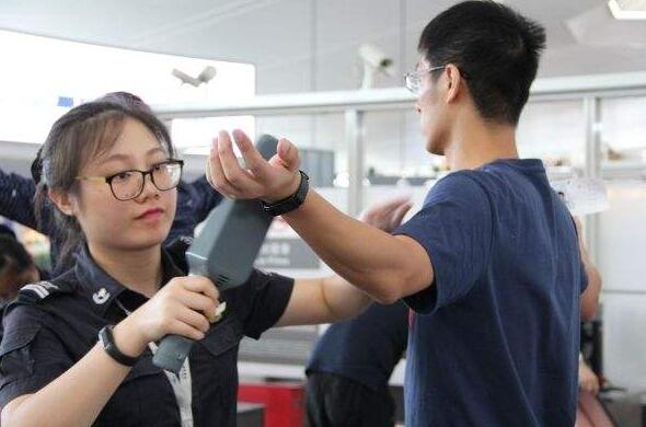 堅守空防安全，安檢門通道工作忙！