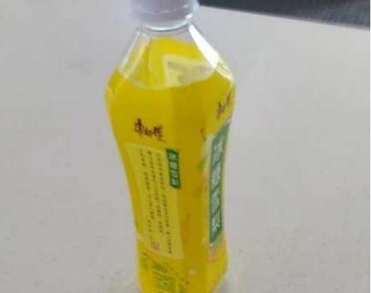 金屬探測門廠家：小伙帶火機油過安檢被攔截實為不該