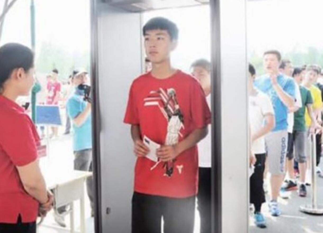 維和時代金屬探測安檢門為汕尾華僑管理區中心小學安保工作保安全